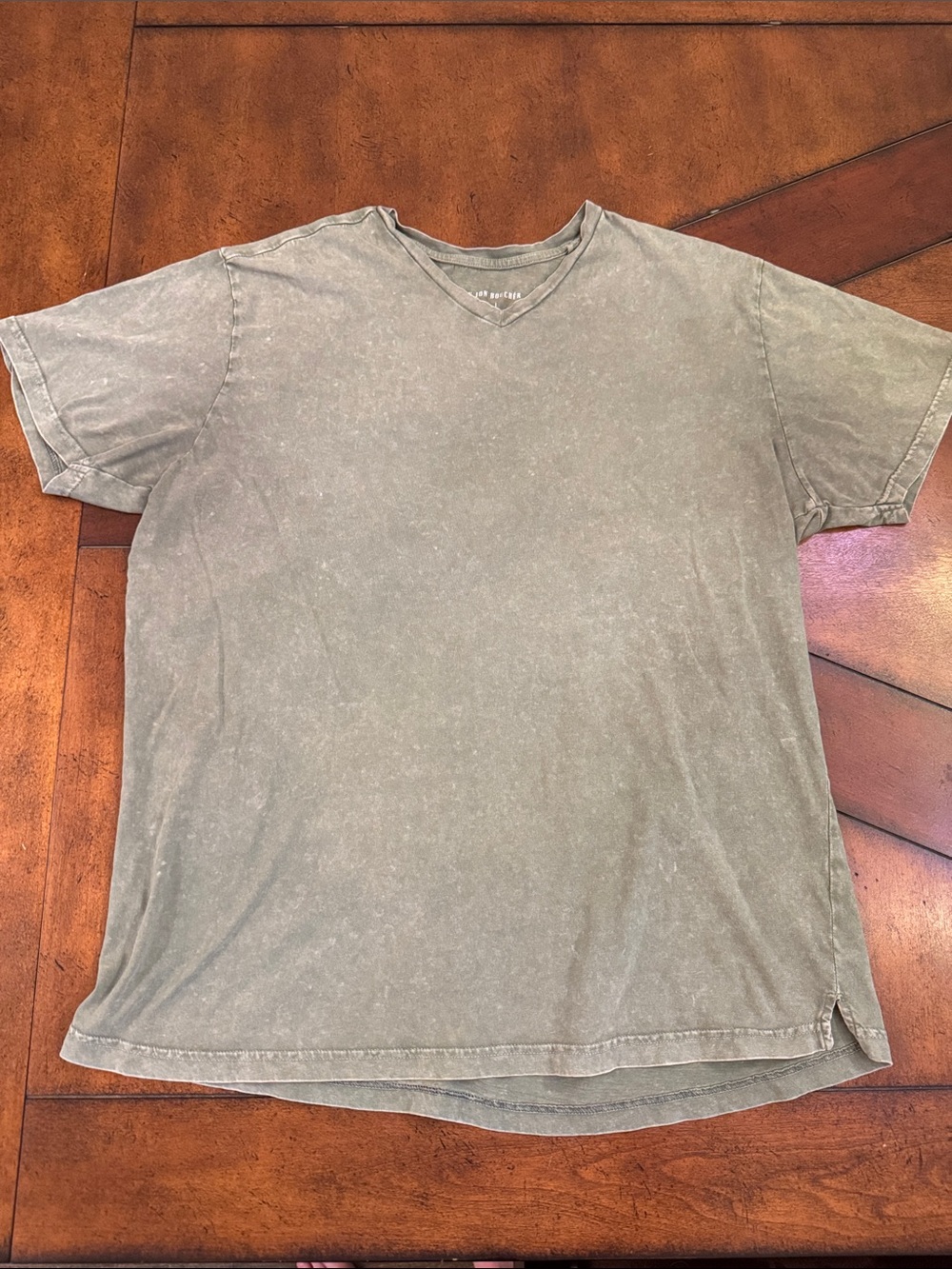 Men's V-Neck Short Sleeve Tee in Olive
